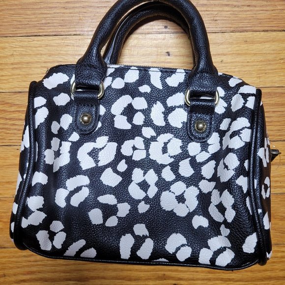Betsey Johnson Black & White Small Handbag - Picture 3 of 4